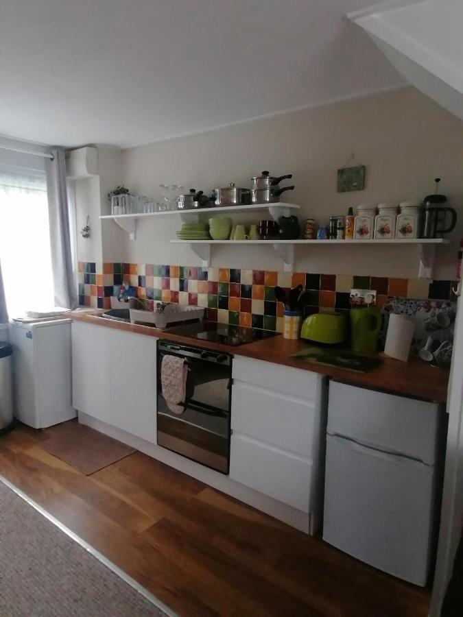 Le Chalet - 2 Bedroom Chalet House sleeps 3 Pembroke Extérieur photo